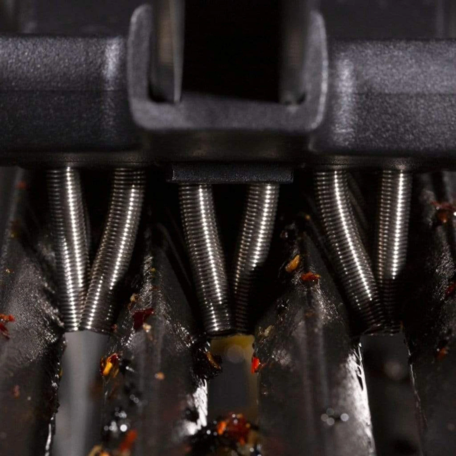 Broil King 20" Stainless Steel Coil Spring Baron Grill Brush - Image 3