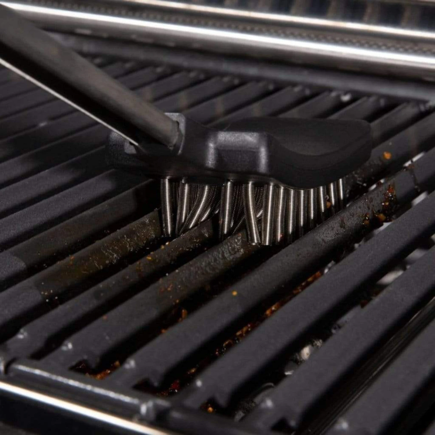 Broil King 20" Stainless Steel Coil Spring Baron Grill Brush - Image 5