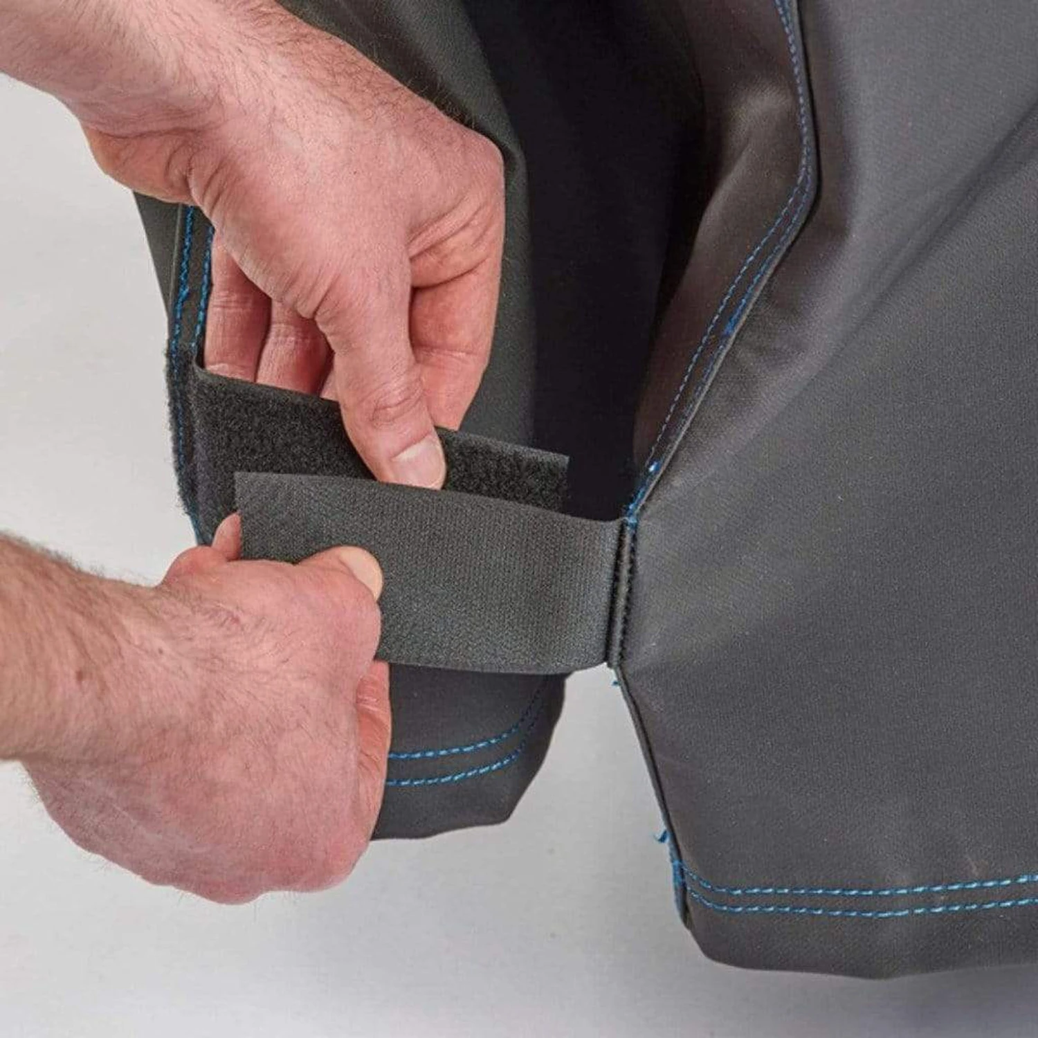 Broil King 61" Black Premium Grill Cover For Regal 500 Pellet/ Charcoal Smokers & Grills - Image 3