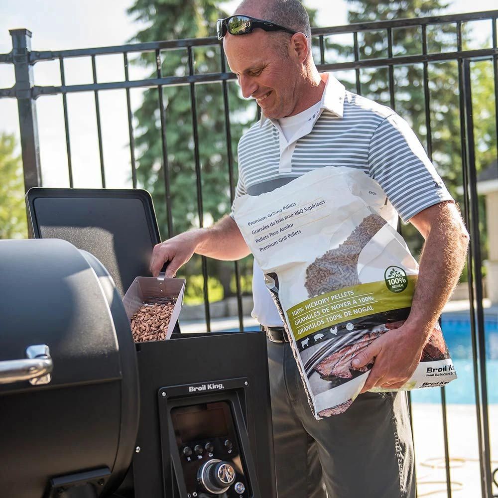 Broil King 496051 Regal Pellet 500 Smoker And Grill - Image 4